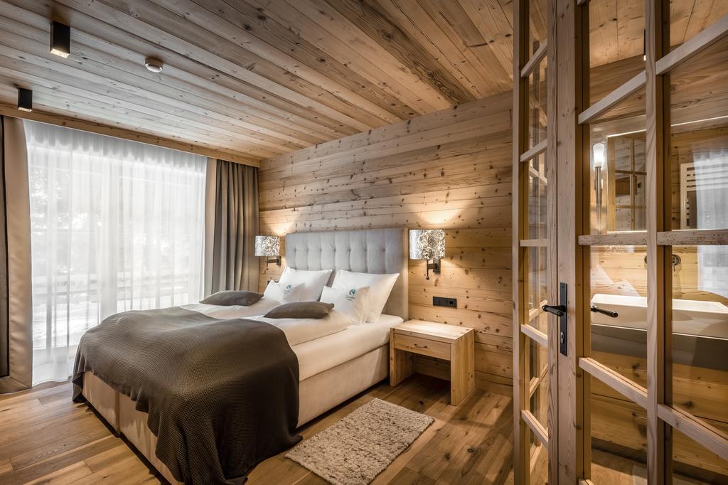 Liondes Chalets St. Vigil Exteriör bild